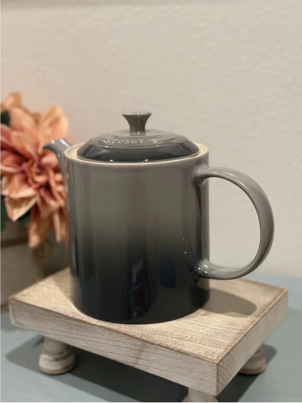 LE CREUSET Grand Teapot 1.3 Liter Large Stoneware Flint- NEW